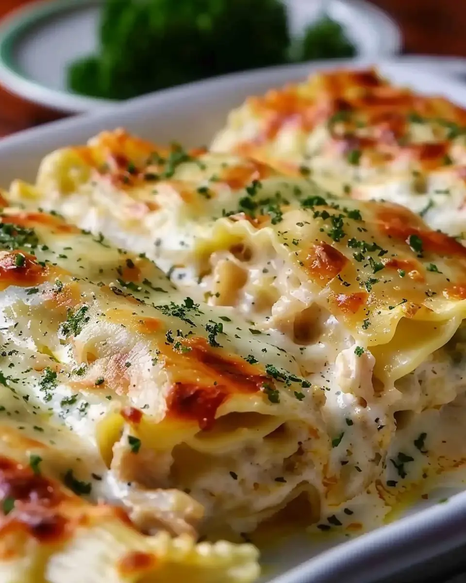 Chicken Alfredo Lasagna Rolls Recipe: Easy Comfort Food Delight